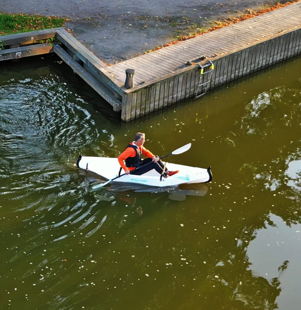 Några tag med paddeln och vi är på väg, jag och min MyCanoe